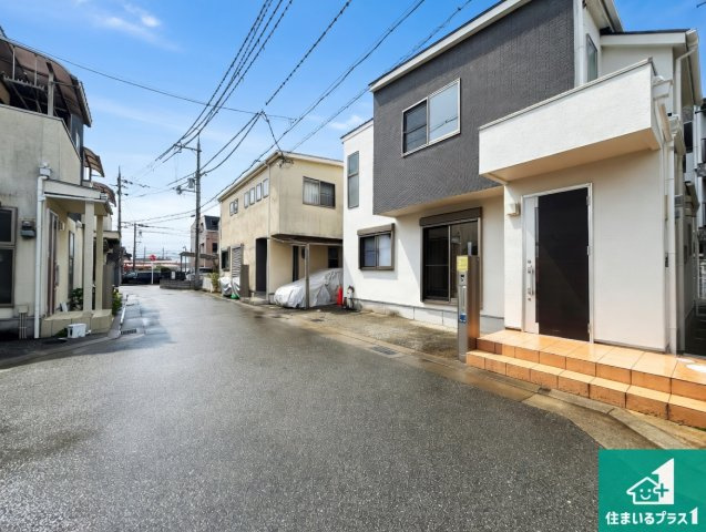 宝塚市中筋　中古一戸建ての前面道路含む現地写真|車通りの少ない前面道路！お子様がいらっしゃるご家族でも安心！
