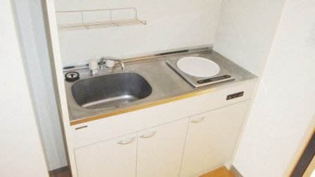 金子ビルのキッチン|IHコンロ付きです