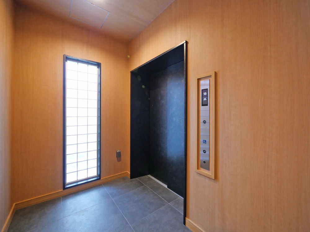プレジオ東三国の駐車場