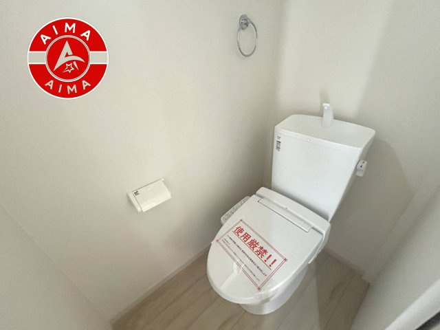 福岡市博多区南本町1丁目第1-2棟（1号棟）　の内観：施工例|温水洗浄便座を完備しております。2ヶ所にトイレがあるのは朝の慌ただしい時間も安心です。