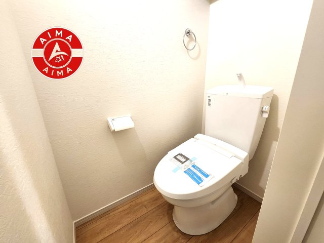 福岡市博多区南本町1丁目第1-2棟（1号棟）　のトイレ|温水洗浄便座を完備しております。2ヶ所にトイレがあるのは朝の慌ただしい時間も安心です。
