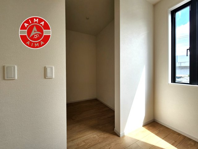 福岡市博多区南本町1丁目第1-2棟（1号棟）　の収納|洋服や大きな荷物が多い方や人数の多いご家族などは、一般的なクローゼットよりもウォークインクローゼットのほうが使い勝手が良いです。