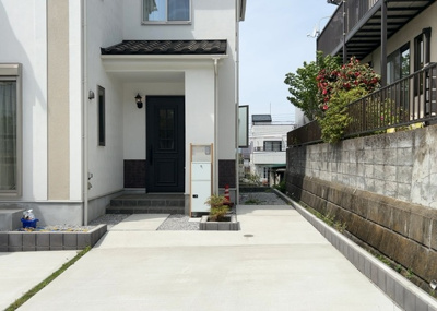 【内装】 | ガルボシティー八王子市絹ヶ丘２丁目５期 | 玄関ポーチにおいて最も重視すべきと言っても良いのが広さです。適切な広さの玄関ポーチでないと外見的なバランスは崩れてしまいますし、何より使いにくくなってしまいますので、現地で実際に下見をしてみましょう！