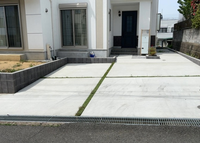【冷暖房・空調設備】 | ガルボシティー八王子市絹ヶ丘２丁目５期 | 床下換気口は、床下に湿気がこもることを防ぎ、効果的に換気を行うために設置されています。床下換気口が設置されていない建物は、基礎パッキング工法などにより換気を行なっています。詳細は現地でご確認ください。