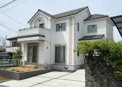 【外観】 | ガルボシティー八王子市絹ヶ丘２丁目５期 | 南側道路の場合は長い時間光を入れ込むことができるため、庭やリビングを道路側に持ってくることが多く土地価格も高い傾向にあります。一方北側道路だとリビングや庭が南側になりプライバシーを守ることができます。