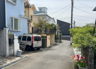 【展望】 | ガルボシティー八王子市絹ヶ丘２丁目５期 | 土地の地勢が高台の場合、景色を綺麗にみることができ、景色にこだわってお家探ししている方におすすめです！また平坦地よりも風通しがいいというメリットがあります。デメリットもあるので是非現地でご確認下さい。