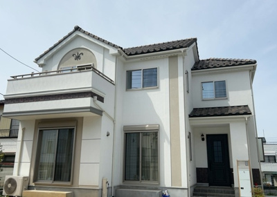 【外観】 | ガルボシティー八王子市絹ヶ丘２丁目５期 | バルコニーは、建物内から室外へ楽に出入りできる便利なスペースです。また、バルコニーには手すりを付けることが義務付けられており、手すりの高さは110cm以上で施工することが建築基準法で定められています。