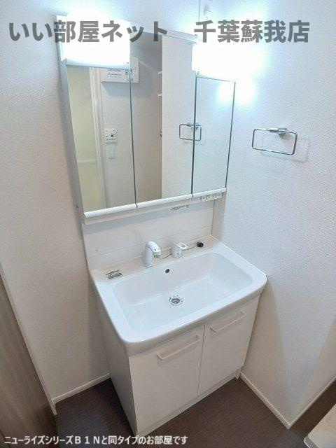 オークレールＥの洗面所|明るい洗面所です