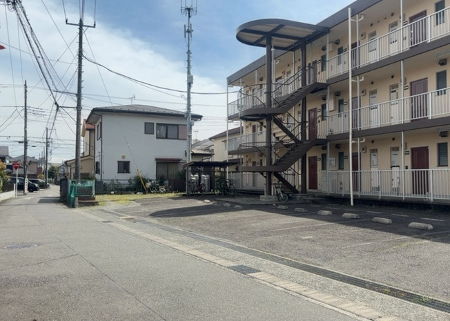 【外観】 | ソラーナコート | 土地購入を検討されている場合、境界杭がない状態で購入してしまうと境界確定測量をする必要があり、費用がかかります。購入の前に、売主、隣土地所有者立ち合いのもと境界を確定し境界杭を設置するのがベストです。