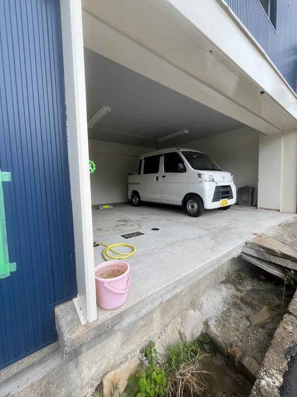 鶯橋マンションの駐車場
