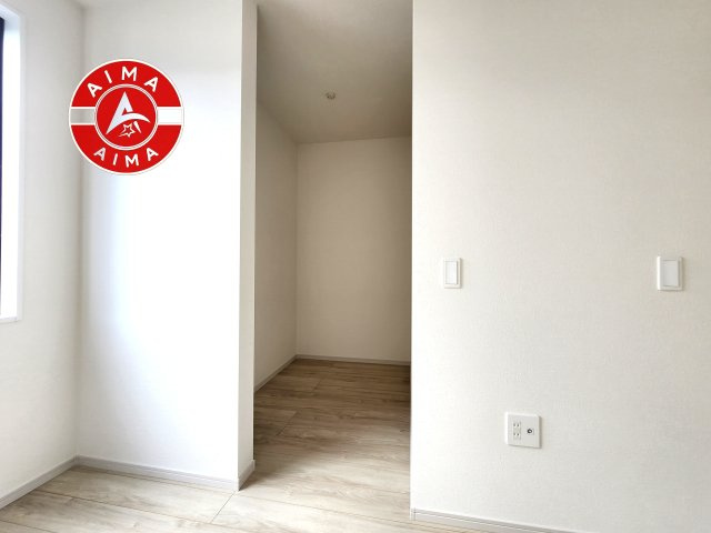 福岡市博多区南本町1丁目第1-2棟（2号棟）　の内観：施工例|洋服や大きな荷物が多い方や人数の多いご家族などは、一般的なクローゼットよりもウォークインクローゼットのほうが使い勝手が良いです。