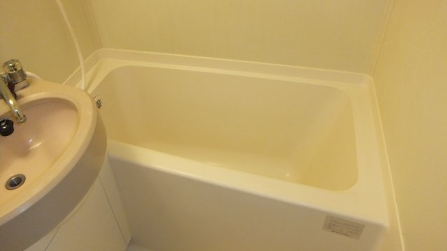 ウィン船橋の浴室|洗面台付き。