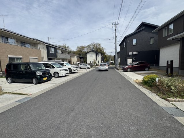 グランディ施工の築浅で立地も最適♪新生活にぜひ♪栃木市大平町富田の前面道路含む現地写真|前面道路含む現地写真です