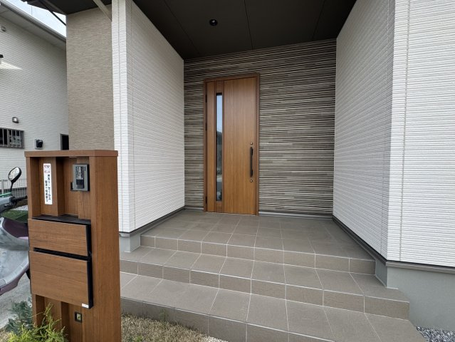 グランディ施工の築浅で立地も最適♪新生活にぜひ♪栃木市大平町富田の玄関|落ち着いた玄関です