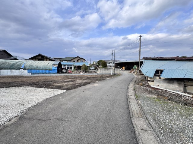 新築　前橋市上佐鳥町　Blooming　Garden　1号棟の前面道路含む現地写真|現地写真　東側接道幅員約3.2ｍ