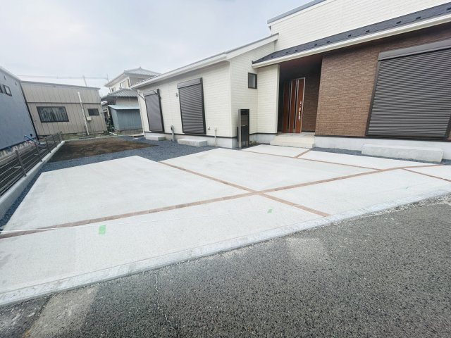 新築　前橋市上佐鳥町　Blooming　Garden　1号棟の駐車場|現地写真　駐車スペースは並列2台分可能です！
