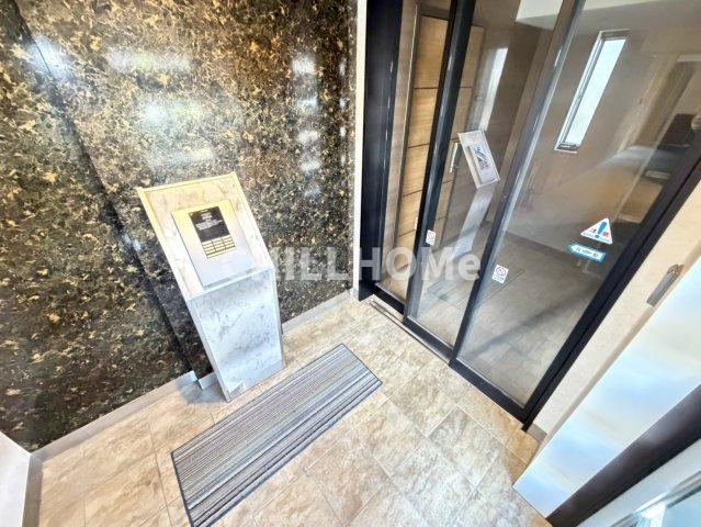 マデラシトリンのエントランス|当社、チルホームのHPもご覧ください(^^)/物件情報多数♪