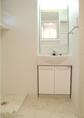 新品家具付きマンション住吉17(KaGood福岡)の洗面所|忙しい朝には欠かせない洗面所です