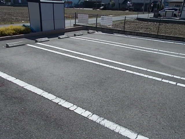 コートアイリスＢの駐車場