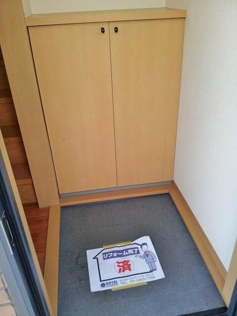 ジュネッス彩の玄関