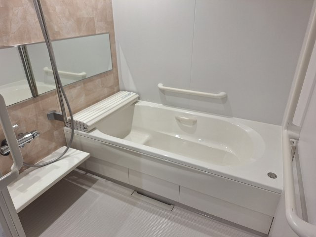 （シニア限定）パティオメープルの浴室|栓を閉めればボタン一つでオートバス