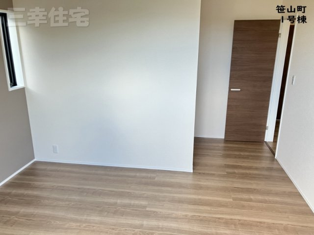 碧南市笹山町1号棟の寝室|主寝室7.1帖