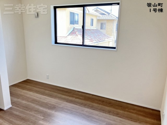 碧南市笹山町1号棟の洋室|洋室5帖。2階にお部屋が4部屋あります