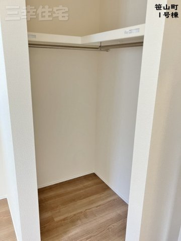 碧南市笹山町1号棟の収納|洋室のウォークインクローゼット
