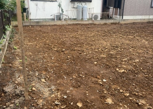 【外観】 | 土地の形が極端に長細かったり、狭小地、あるいは道路との高低差がある傾斜地だった場合、後々売ろうとしても買い手がつかない場合もあります。後々、売却することになった時に価値の下がらない土地を選びましょう。