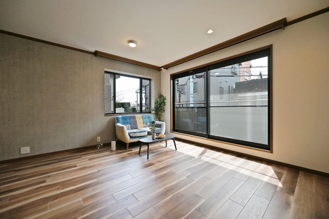 伊丹市北野6丁目中古戸建│3LDK+駐車1台可の居間・リビング|落ち着いた内装のリビングでゆったり過ごせます。
家具やインテリアなど、考えるのが楽しくなりますね！