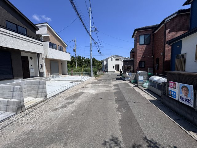 松戸市和名ケ谷新築戸建の前面道路含む現地写真|南側前面道路・幅員約5.6ｍ