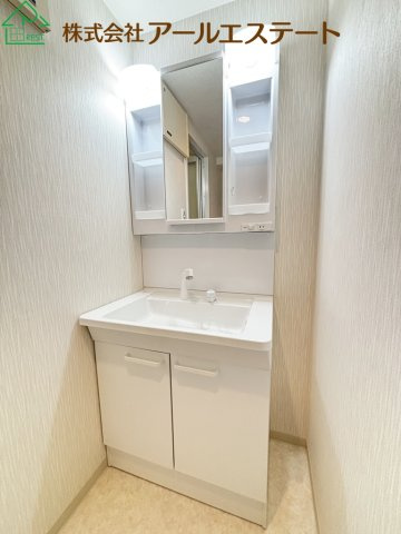 ロイヤルシャトー手柄南　　中古マンションの独立洗面台