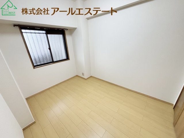 ロイヤルシャトー手柄南　　中古マンションの寝室