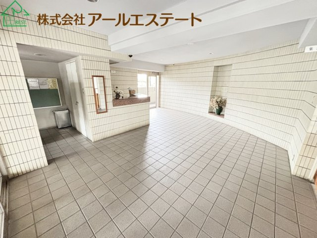 ロイヤルシャトー手柄南　　中古マンションのエントランス