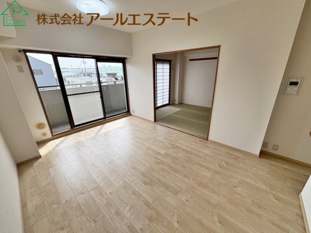 ロイヤルシャトー手柄南　　中古マンションの居間・リビング