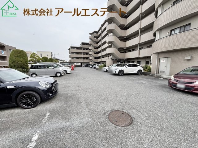 ロイヤルシャトー手柄南　　中古マンションの駐車場