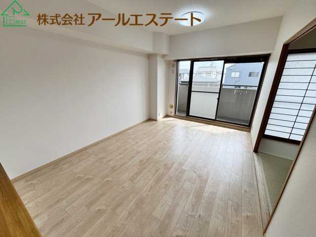 ロイヤルシャトー手柄南　　中古マンションの居間・リビング