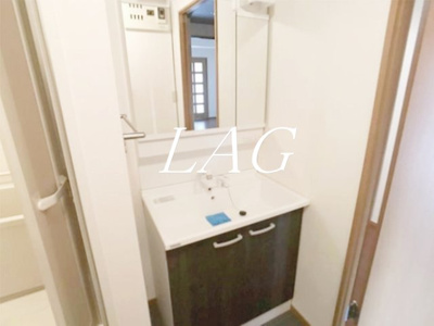 【洗面所】 | イーストコート町屋 | 洗面台です。