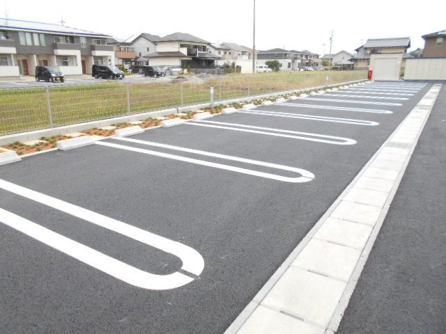 ミーティアの駐車場