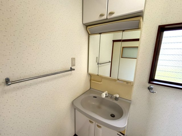 魚住町金ケ崎の独立洗面台|使いやすい独立洗面台です