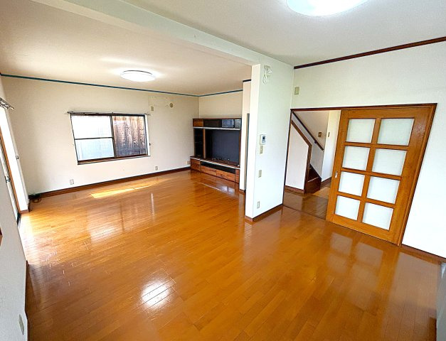 魚住町金ケ崎の居間・リビング|家族団らんできる明るいダイニングスペース