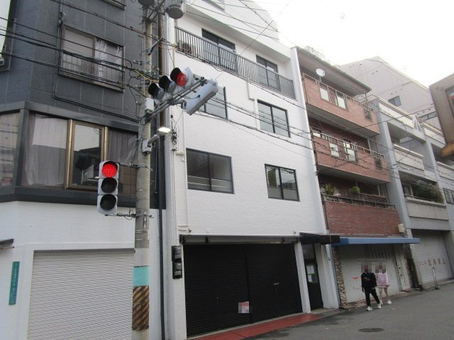 大阪市浪速区日本橋東３丁目のビルの外観