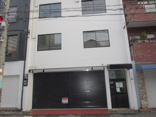 大阪市浪速区日本橋東３丁目のビルの外観