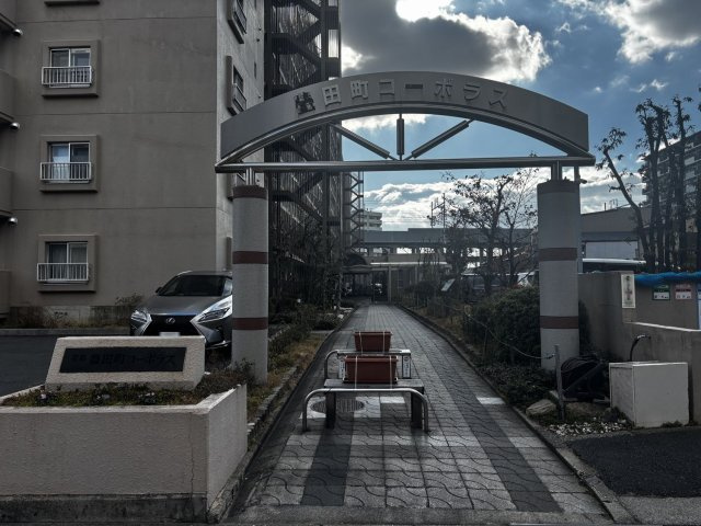 星和豊田町コーポラスのエントランス