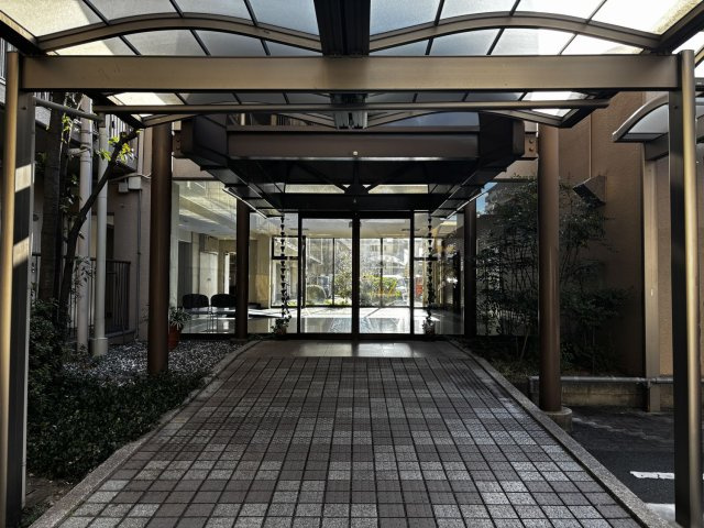 星和豊田町コーポラスのエントランス