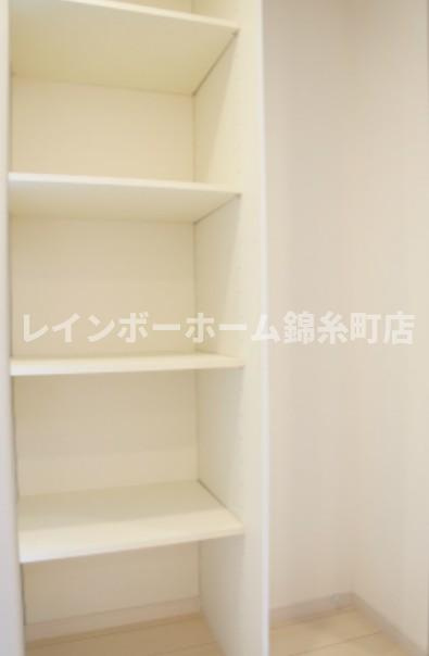 リブリ・ココシャンブルの収納|同背施工物件参照