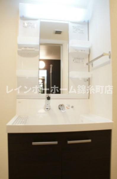 リブリ・ココシャンブルの独立洗面台|同背施工物件参照