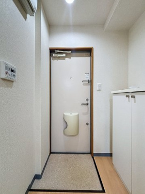 【玄関】 | サンシャイン稲城 | 同物件、他のお部屋の写真です。
