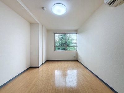 【居間・リビング】 | サンシャイン稲城 | 同物件、他のお部屋の写真です。