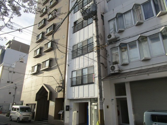 大阪市浪速区敷津西１丁目のビルの外観